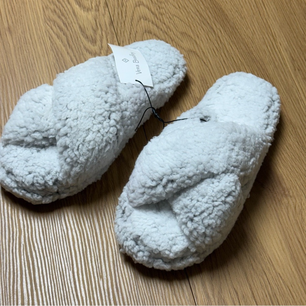 NWT Vera Bradley Plush faux Fur Sherpa Slippers Size 5-6 Small fleece slides